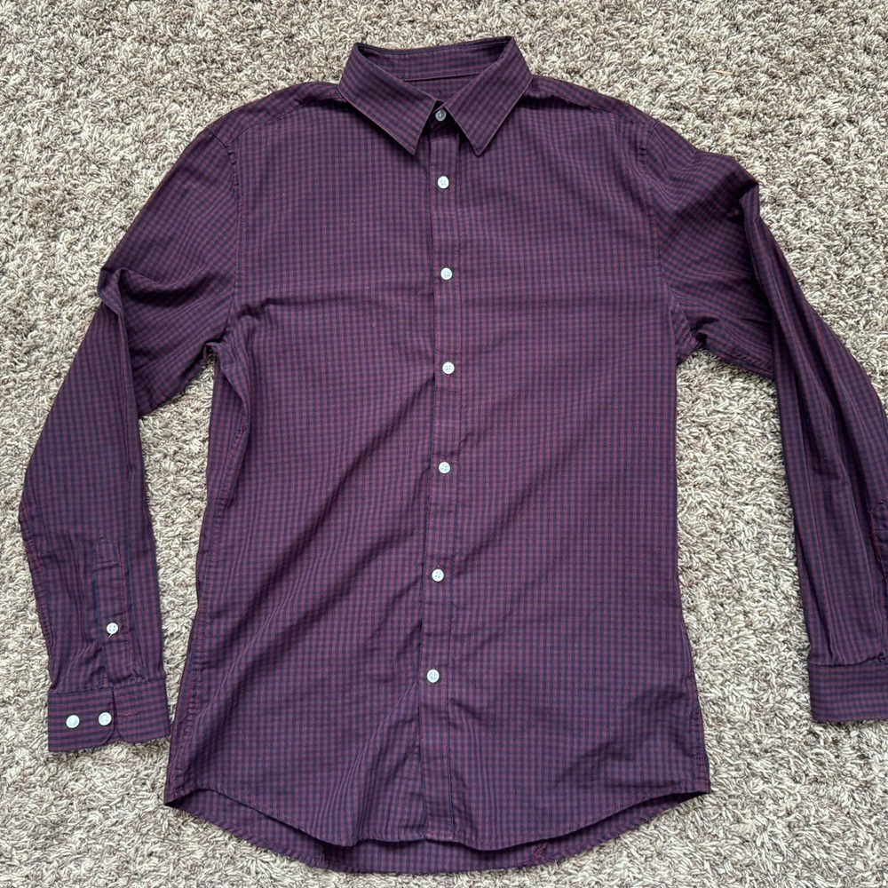 Men’s H&M Button Down Slim Casual or Dress Shirt - Small, Maroon Checkered